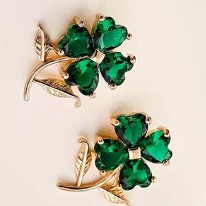 NWOT - Luxurious Emerald Clover Earrings